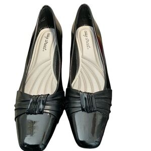 Easy Street black patent leather Waive pumps, Sz 10N, never worn